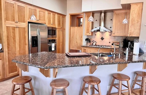 Gold Mountain Casa | Peaceful Pines | Golf | Pool | Hot Tub | Gym | A/C