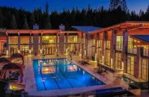 Gold Mountain Casa | Peaceful Pines | Golf | Pool | Hot Tub | Gym | A/C