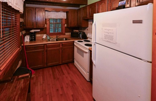 Cosby Cabina | Peaceful Pines -Simple and authentic log cabin