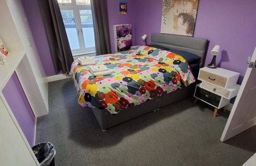 London Borough of Bromley Cabina | Peaceful place to stay with nice on site Restaurants
