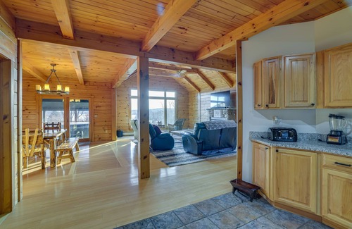 Lake Ariel Cabina | Peaceful Poconos Cabin < 1 Mi to Lake Henry!