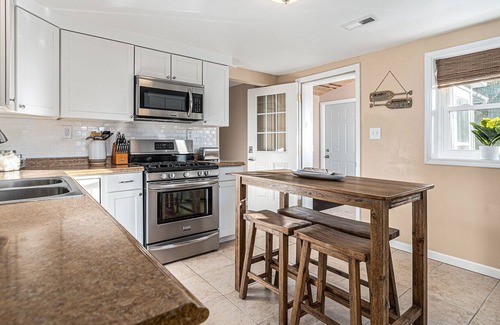 Hickory Corners Casa | Peaceful & Private Lake House with Amazing Sunsets