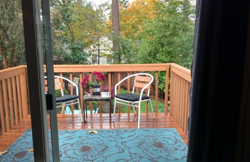 Lake Oswego Apartamento | Private Peaceful bellamente amueblado Aire Cond. Apartamento-Libre wify y cable.