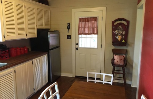 Iberia Parish Cabaña | Tranquilo, cabañas privadas en Bayou Teche