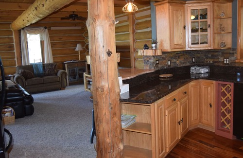 Custer Cabina | Casa de troncos privada y tranquila con vistas y comodidades excepcionales