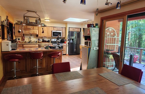 Chapel Hill Casa | Peaceful, Private Woodland Lot, 9 Minutes to UNC/Downtown Chapel Hill