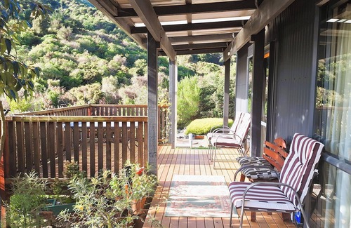 Waikawa Casa | Peaceful quiet environment; 6 minutes to Picton; close to marinas; pet friendly.