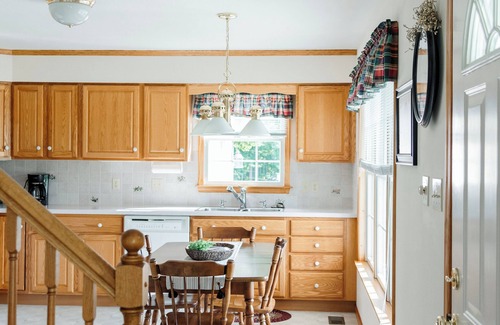 New Germantown Casa | Peaceful quiet setting with large yard, creek, 3 bedrooms, AC, WiFi,