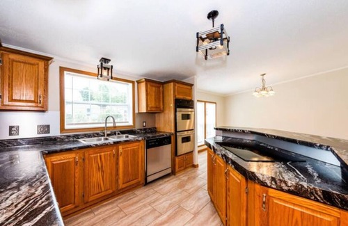 Eau Claire Cabaña | Peaceful & Relaxing Cottage by the Lake
