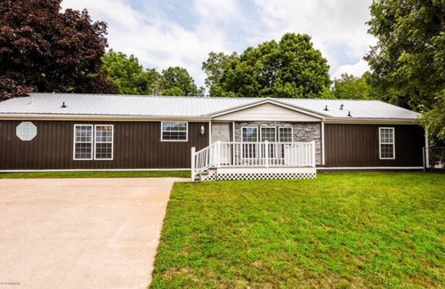 Eau Claire Cabaña | Peaceful & Relaxing Cottage by the Lake