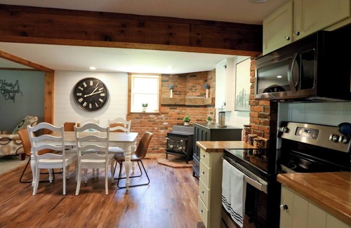 Bellville Casa | Peaceful, relaxing, family friendly, fully updated 3-bedroom house in Bellville