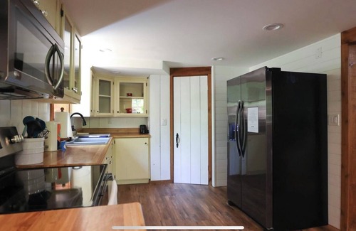 Bellville Casa | Peaceful, relaxing, family friendly, fully updated 3-bedroom house in Bellville