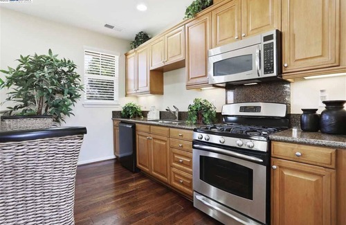 Tracy Casa | Peaceful Relaxing Prv Guestsuite w/ Own Entrance