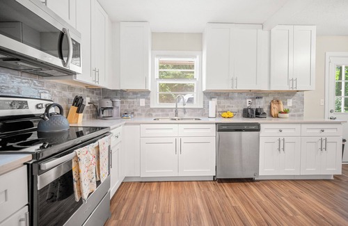 Cliftondale Casa | Peaceful Retreat , Close to Nature ,Fenced Yard!