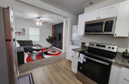 Hanahan Apartamento | Peaceful Retreat Centrally Located Parking/Washer/Dryer onsite. Worry Free stay!