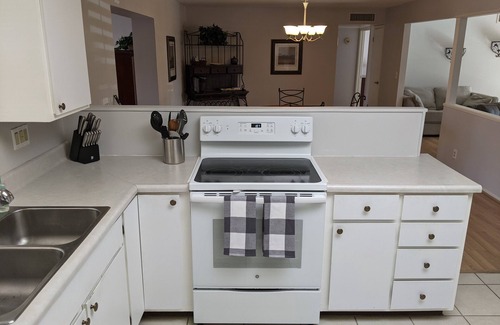 Mesa Casa | Peaceful Retreat Home in 55+. Golf, Fishing & Emergency Services in Community.