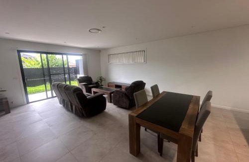 Guildford Casa | Peaceful Retreat in Modern and Spacious House - OR9