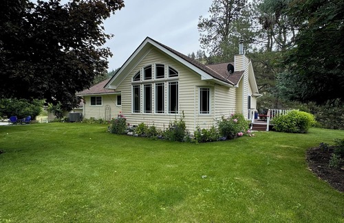 Chelan Casa | Peaceful Retreat near Lake Chelan, perfect for the whole family.