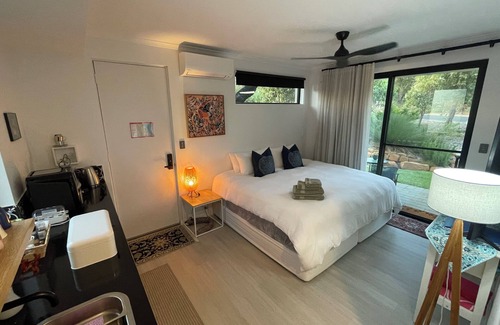 Eagle Bay Cama Y Desayuno | Peaceful retreat nestled in the bush and walking distance to eagle bay beach