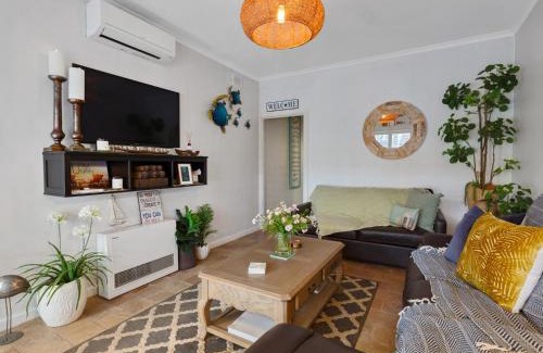 Semaphore Apartamento | Peaceful Retreat Steps from Semaphore Beach