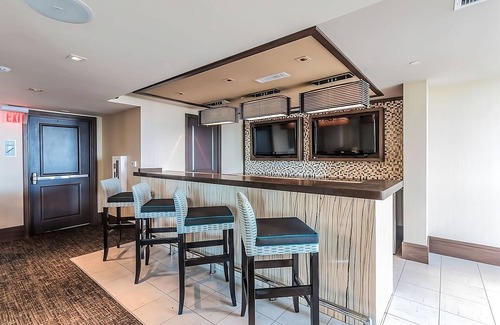 Northeast Virginia Beach Hotel | Peaceful Retreat near the Shore! Swimming Pool, Full Kitchen, Ocean Front!