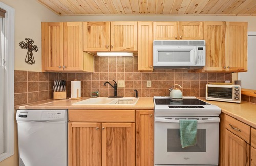 Deer Run Casa | Peaceful Retreat w/ Loft in Nantahala National Forest. ⛷ 🛶