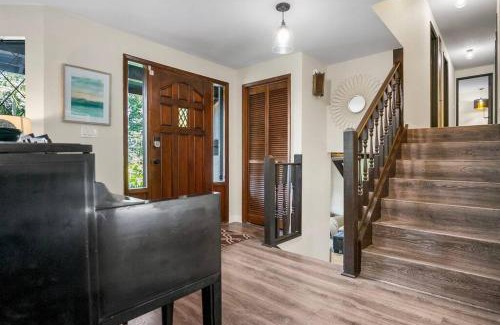 Kenmore Casa | Peaceful Retreat w Pizza Oven Hottub FirePit Views