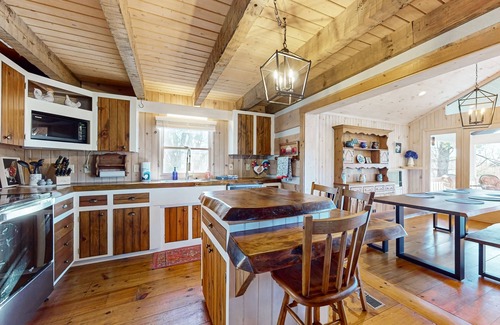 Dillard Casa | Peaceful retreat with stunning mountain views and modern amenities