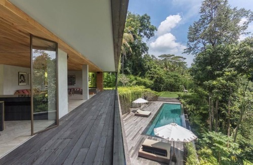 Buwit Villa | Peaceful river and jungle views, 6 bedrooms, close to beaches.