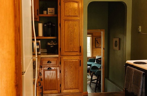 Amery Cabina | Peaceful Riverside Cabin