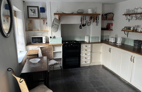 Bedwas Trethomas & Machen Casa | Peaceful Riverside Cottage in Machen, Caerphilly