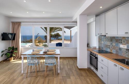 Kamari Casa | Peaceful Seafront Retreat in Santorini -Sonus Mare Beach Houses