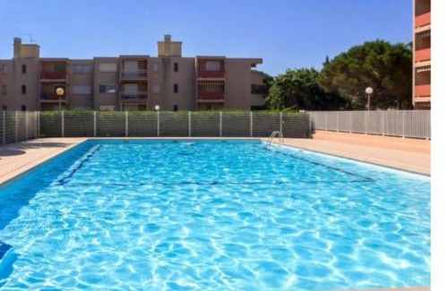 La Faviere Apartamento | Peaceful Seaview Apartment with Beach & Pool Access, Air Conditioning