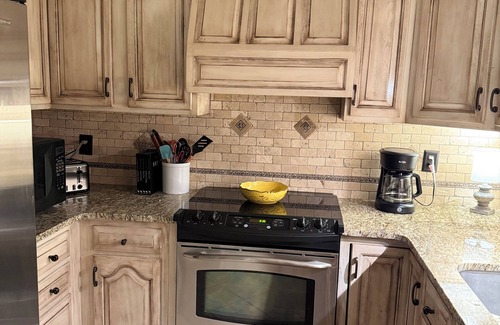 Florence Casa | Peaceful Shoal Creek Retreat - Sleeps 14, Lakefront Views!