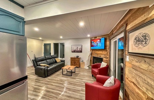 Collingwood Casa | Peaceful Ski Golf Spa Patio sleeps 6. Hang out in hammock