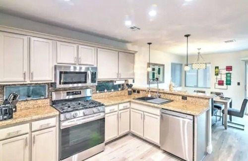 Las Vegas Casa | Peaceful & Spacious 3BD/2.5BA Getaway Home