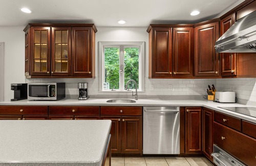 Mount Desert Casa | Peaceful spacious wooded retreat 10 minutes from Acadia's Main Entrance