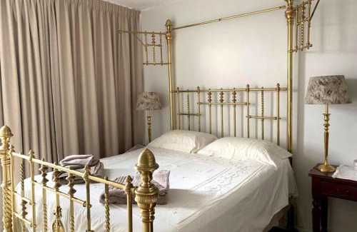 Strand Apartamento | Peaceful St Tropez Stay on Beach Road