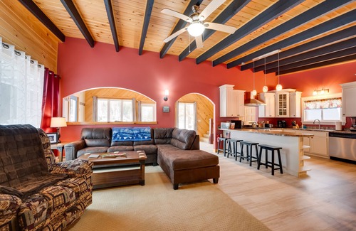 Stark Cabaña | Peaceful Stark Cottage w/ Deck on South Ponds!