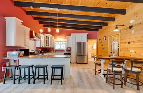 Stark Cabaña | Peaceful Stark Cottage w/ Deck on South Ponds!