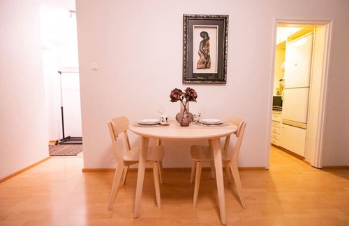 Lantinen District Apartamento | Peaceful Stay - Near Kaari Mall, 5 Min To Train
