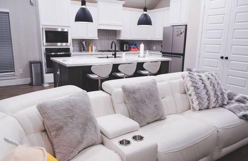 Kyle Casa | Peaceful Suite Room ❀ Private Bath ❀ New Built