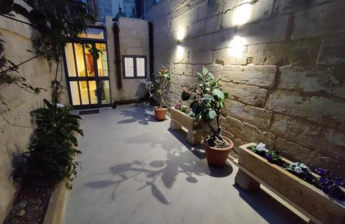 Luqa Casa | Peaceful Traditional Maltese Townhouse