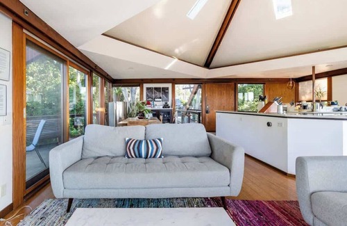 Aptos Casa | Pacífica casa del árbol con vista al mar