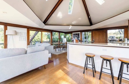 Aptos Casa | Pacífica casa del árbol con vista al mar