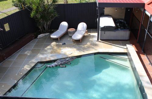 Mudgeeraba Casa | Peaceful tropical retreat with pool, mineral spa & Games room