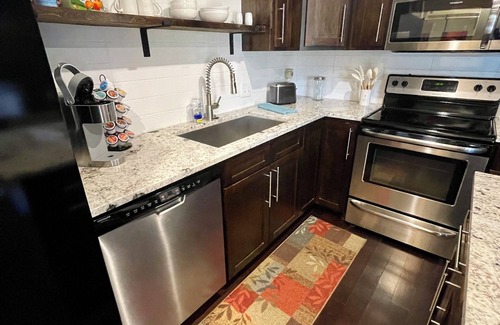 Springlake Casa | Peaceful Updated 2 bedroom townhome in Shreveport.