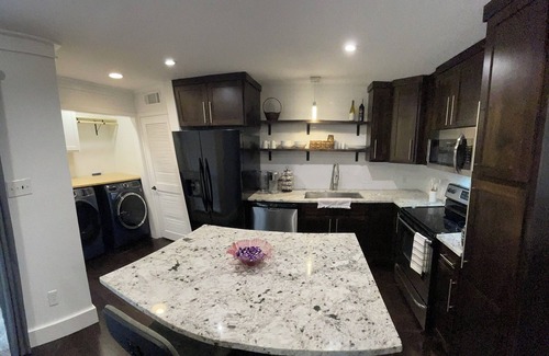 Springlake Casa | Peaceful Updated 2 bedroom townhome in Shreveport.