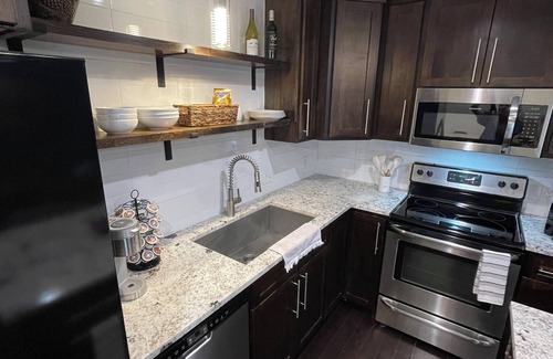 Springlake Casa | Peaceful Updated 2 bedroom townhome in Shreveport.
