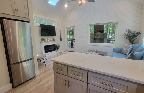 Rutherfordton Casa | Peaceful Vibe, Modern Cabin - 10 mins from Tryon International Equestrian Center